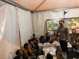 Kapolres Gresik Apresiasi Bonek yang Turut Bantu Kawal Tim Persija Usai Tanding dengan Persebaya