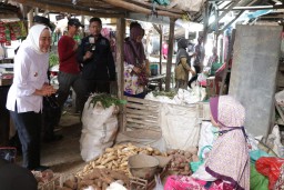 Jelang Hari Raya 2023, Bupati Bojonegoro Pastikan Stok Bahan Pokok Aman