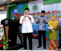 Kejutan, Mendag Zulkifli Hasan dan Yuhronur Efendi Beri Hadiah Umroh Saat Hadiri Musyda Aisyiyah Lamongan