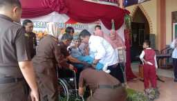 Peringati HUT Persaja, Kejari Bojonegoro Bakti Sosial di SLB