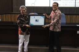 ITS Terima Alat Ukur Sinyal 5G dari R&S Indonesia