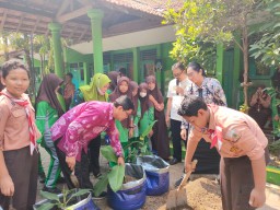 SMPN 2 Sukodono Tanamkan Budaya Lingkungan Hidup Pada Siswa