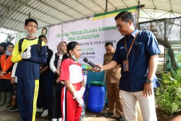 Peringati Hari Lingkungan Hidup Sedunia, Petrokimia Gresik Berikan Edukasi Pengelolaan Sampah Pada Pelajar SD