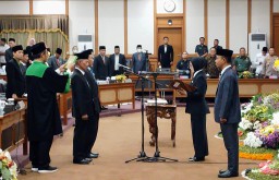 Eks Kapolsek Dilantik Jadi Anggota DPRD Gresik