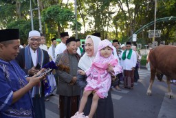 Momentum Sholat Idul Adha, Bupati Anna Sampaikan 17 Keberhasilan Program Prioritas