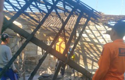 Akibat Gempa Yogyakarta, Satu Rumah di Bojonegoro Ambruk