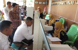 Usai Menjalani Kurungan Sebulan, Pelempar Tinja ke Tetangga di Sidoarjo Digugat Korban Rp1 Miliar