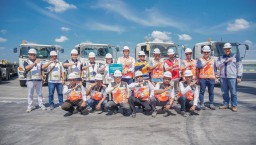 Percepat Bongkar Muat Terminal Teluk Lamong Kolaborasi Pengoperasian Truk Haulage