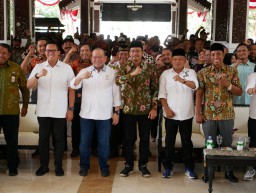 Dihadiri La Nyalla dan Gus Muhdlor, Sarasehan Kades se Sidoarjo Bahas Otonomi Desa