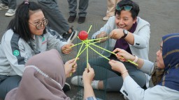 Lomba Bola Dalam Kerangkeng, Karyawan Smelting Asah Kekompakan