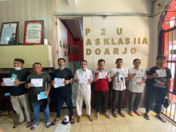Dapat Hak PB dan CB, Delapan Narapidana Lapas Kelas IIA Sidoarjo Sujud Syukur
