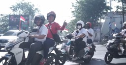 PLN UP3 Surabaya Selatan Gelar Konvoi EV