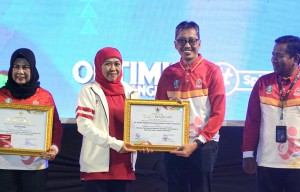Bank Jatim Raih Penghargaan sebagai Badan Usaha peduli Olahraga dari Gubernur Khofifah