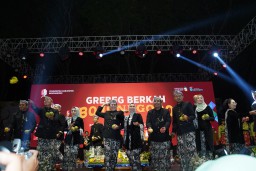 Meriah, Aneka Gunungan Mengihiasi Malam Grebeg Berkah HJB Ke-346