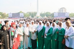 Di Puncak Peringatan Hari Santri 2023, Khofifah Ajak Cegah Perpecahan di Tahun Politik