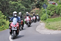 Berkendara Dengan Cari Aman di Jalan Tanjakan dan Turunan, Begini Tekniknya