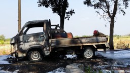 Mobil Pick Up Bermuatan Solar di Bojonegoro Terbakar
