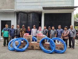 Caleg DPR RI Ufiq Zuroida Bantu Pompa Air ke Petani dan Mobil Operasional Muslimat Menganti