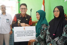 Pemkab Bojonegoro Salurkan BLT DBHCT dan Bansos Penanganan Kemiskinan Ekstrem