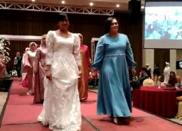 Wisudawati KMK Malang, Performance Karya Terbaiknya Melalui Fashion Show