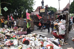 DLHK Pemkab Sidoarjo Jelaskan Alasan Penarikan Biaya Ritase Pengangkutan Sampah di TPA Griyo Mulyo
