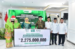 Muslimat NU Serahkan Donasi Untuk Palestina Rp2,2 Miliar, Khofifah: Terus Doakan dan Dorong Kemerdekaan Palestina