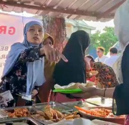 Ratusan Orang di Lamongan Ikut Program Makan Siang Gratis Bersama Prabowo - Gibran yang Digelar Caleg Muda Gerindra