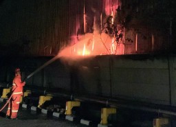 Gudang Aspal Curah Milik PT Multi Trading Pratama di Gresik Kebakaran