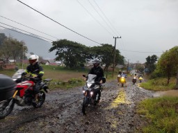 Cari aman Berkendara Saat Hujan, Pengendara Wajib Tahu