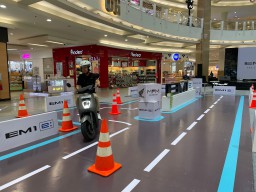 MPM Honda Jatim Hadirkan Test Ride Motor Listrik EM1 e: di Royal Plaza Surabaya
