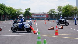 Tingkatkan Kemampuan dan Ketrampilan, Tim RAJAWALI Polrestabes Surabaya Latihan #Cari Aman Berkendara di MPM Safety Riding Course