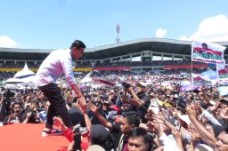Bupati Sidoarjo dan Gus Ali Hadiri HUT SPSI Bersama Cawapres Gibran Rakabuming Raka