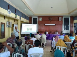 Gelar Sosialisasi Kesehatan Mata di Desa Jotosanur, Eyelink Foundation Berikan Pemeriksaan Mata dan Bagikan Kacamata Gratis