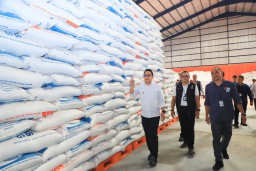 Pj Gubernur Jatim Klaim Stok Beras Jatim Aman Hingga 6 Bulan Ke Depan
