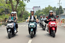 Bonek-Bonita Berkesempatan Ikut Fun Riding Bersama Bintang Persebaya Surabaya Bruno Moreira