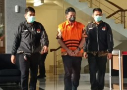 Jumat Keramat, Kepala BPPD Sidoarjo Ari Suryono Ditahan KPK