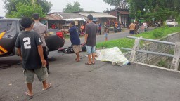 Tabrak Mobil Pikap Hendak Berbelok, Mahasiswa di Jombang Meninggal Dunia Ditempat