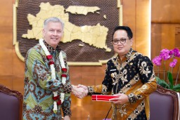 Pj. Gubernur Adhy Tawarkan Peluang Investasi Berbagai Sektor di Jatim ke Kanada