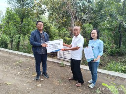 Melalui Program TJSL BRI, Lakukan Perbaikan jalan poros Desa Sooko Wringinanom Gresik