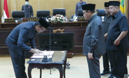 Tak Penuhi Panggilan KPK, Gus Muhdlor Terlihat Mengikuti Sidang Paripurna di DPRD