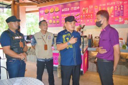 Ramadhan, Satpol PP Gresik Tegur Gerai Whizmee Gara-gara Ini