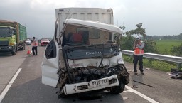 Seruduk Truk Lain di Tol Jombang, 1 Pengemudi Meninggal Dunia di Tempat