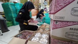 Banjir Pesanan, Bisnis Parcel di Jombang Panen Cuan Menjelang Lebaran 2024