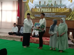 Kejari Bojonegoro Adakan Pasar Murah, Bagi-bagi Takjil Hingga Santuni Anak Yatim
