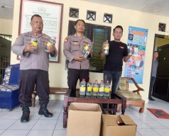 Polsek Wates Kediri Amankan 3 Penjual dan Puluhan Miras Siap Edar