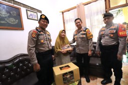 Kapolres Bojonegoro Sambangi Rumah Pelaku Sejarah Cikal Bakal Pasukan Perintis Polri