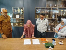 Dekranasda dan PT Smelting Kembali Jalin Kerja Sama dengan Smelting Promosikan Batik Khas Gresik