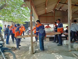 KAI dan Petrokimia Tertibkan Bangunan Liar di Gresik yang Berdiri di Atas Pipa Bertekanan Tinggi