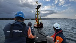 Perbaiki Pelampung Suar Kabel Laut, PLN UIT JBM Amankan Penyaluran Listrik ke Bali untuk Penutupan KTT World Water Forum