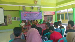 Polisi Bekali Pengetahuan tentang Kenakalan dan Bahaya Narkoba kepada Remaja Desa Sooko